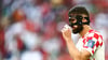 Josko Gvardiol von RB Leipzig spielt bei der WM in Katar mit einer Gesichtsmaske für Kroatien.