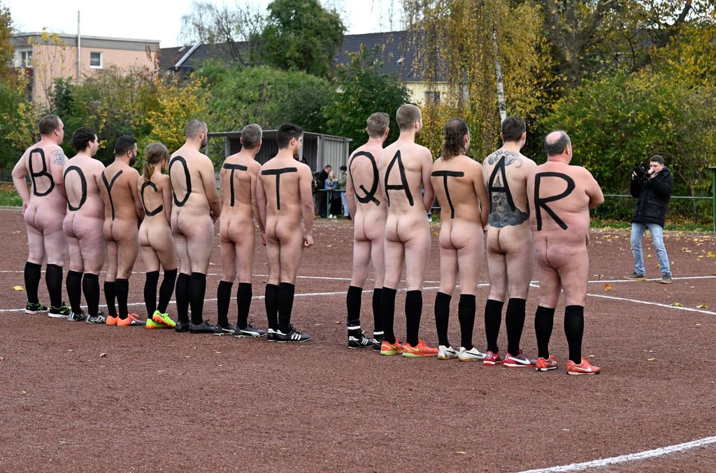 Kreativer Protest: Beim „Kunst-Fußball-Spiel“ tritt die NACKtionalmannschaft gegen die Ballfreunde Bergeborbeck an.