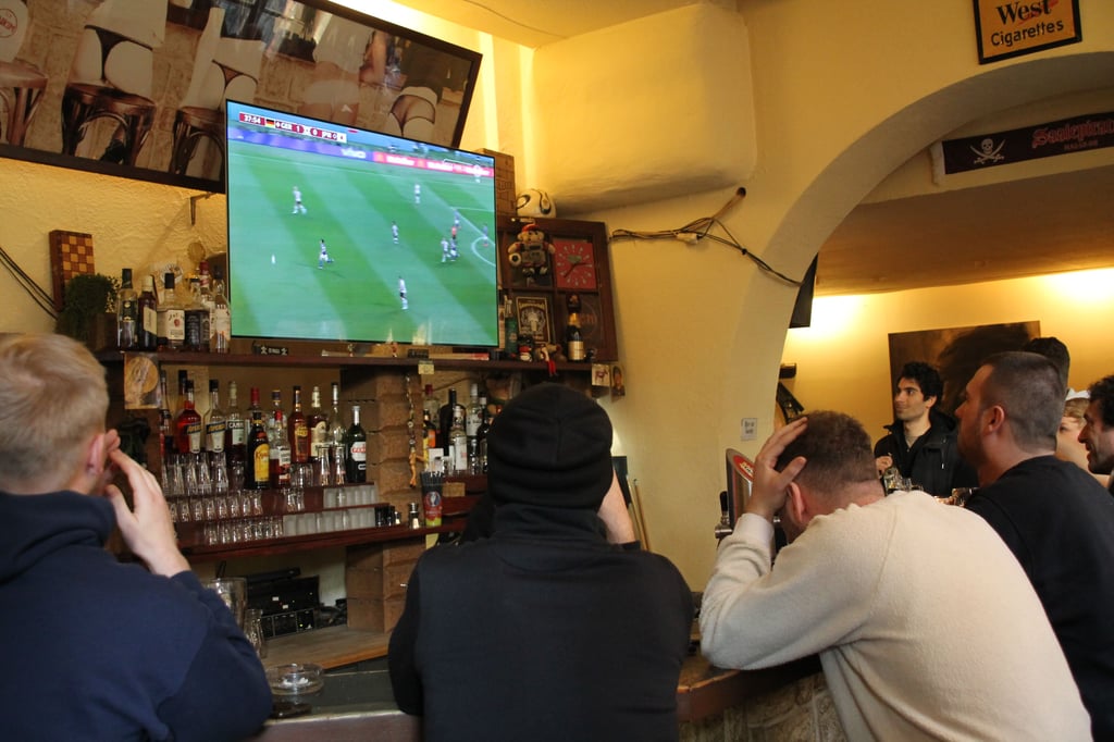Das Unikum war voll am Mittwochnachmittag, und die Gäste fieberten mit beim Spiel der Deutschen.