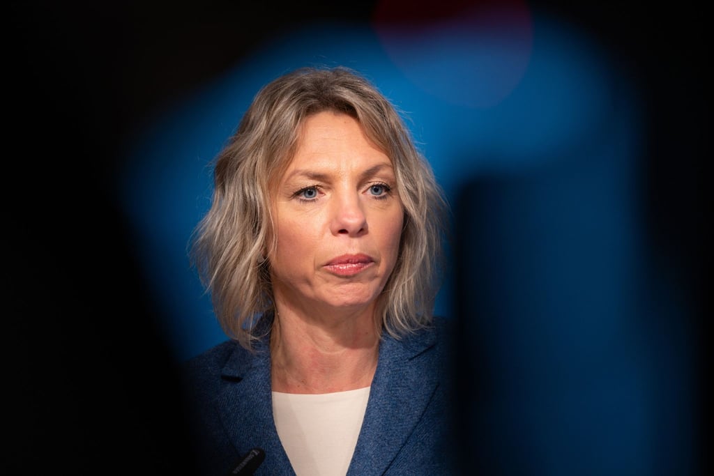 Susanna Karawanskij (Die Linke), Infrastrukturministerin, spricht bei einer Medienkonferenz