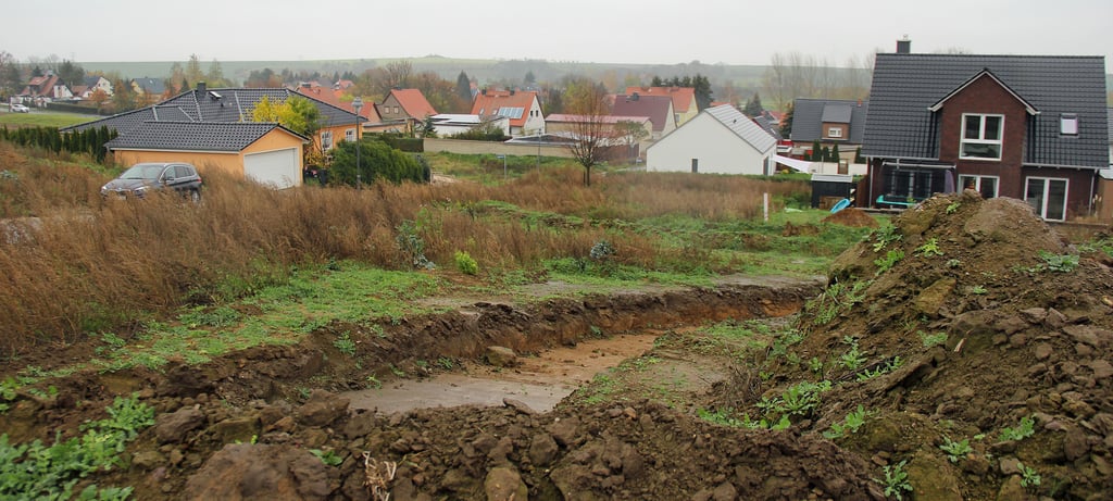 Erschlossen, aber noch nicht final beschlossen: Im Kruggartenfeld könnten 15 Grundstücke vermarktet werden, wenn denn klar ist, zu welchem Preis. Darüber gibt es noch Hickhack auf kommunalrechtlicher Ebene.