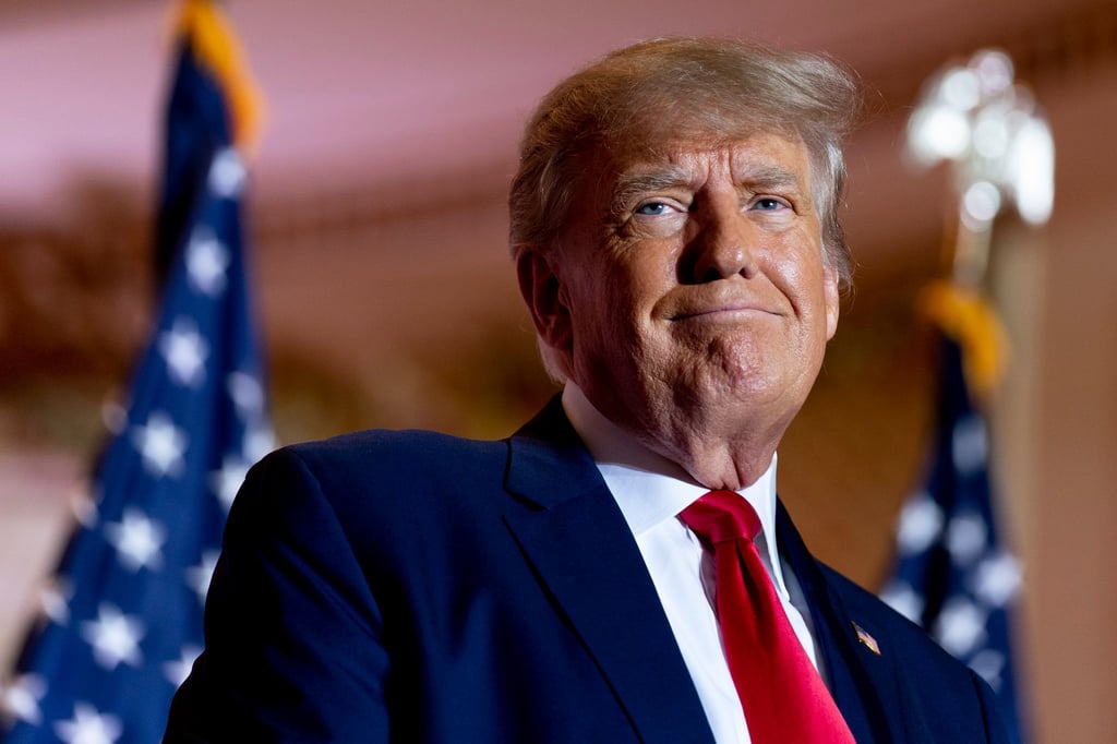 Donald Trump, ehemaliger US-Präsident, spricht in seinem Anwesen Mar-a-Lago.