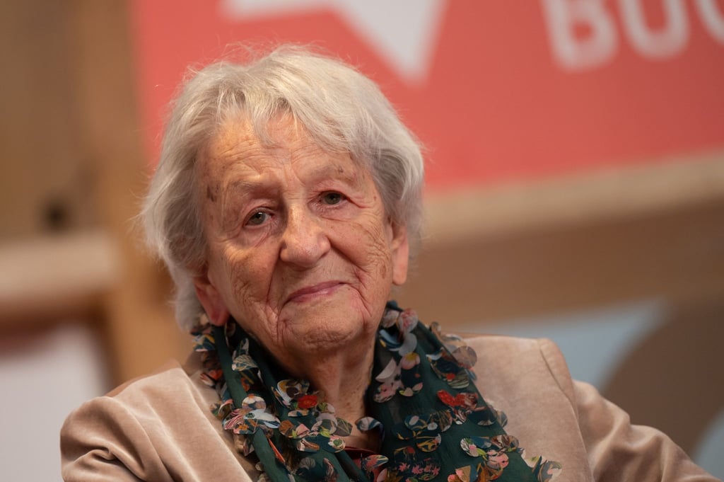 Ingrid Noll, Schriftstellerin, nimmt an einer Veranstaltung zu „70 Jahre Diogenes“ im Rahmen der Frankfurter Buchmesse teil.