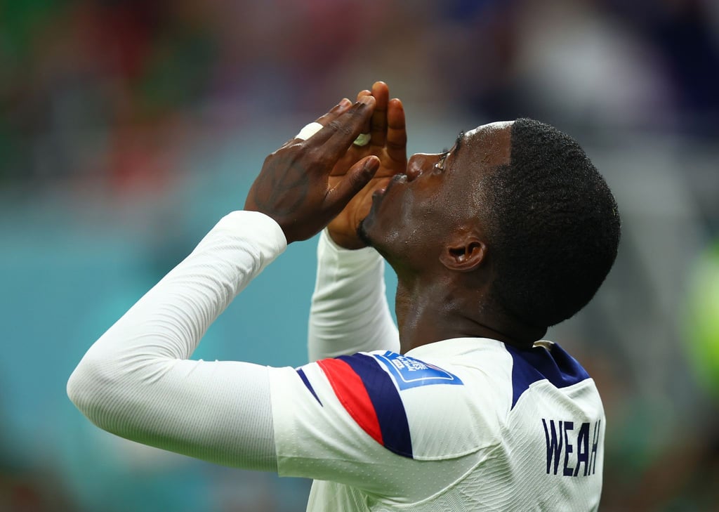 Nach seinem Tor zum Ausgleich gegen Wales ging es mit Papa George, derzeit Präsident Liberias, zum Abendessen: US-Spieler Timothy Weah jubelt.