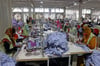 In Bangladeschs Bekleidungsfabriken arbeiten überwiegend Frauen.