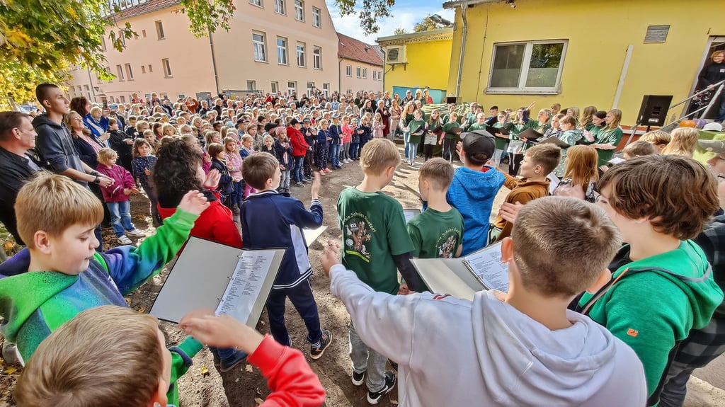 Im Oktober wurde Richtfest für den Anbau an der Freien Schule Riestedt gefeiert. Die wächst immer weiter.
