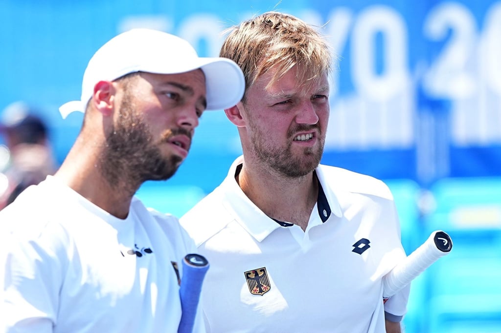 Kevin Krawietz (r) und Tim Pütz bilden nun ein Tennis-Doppel.