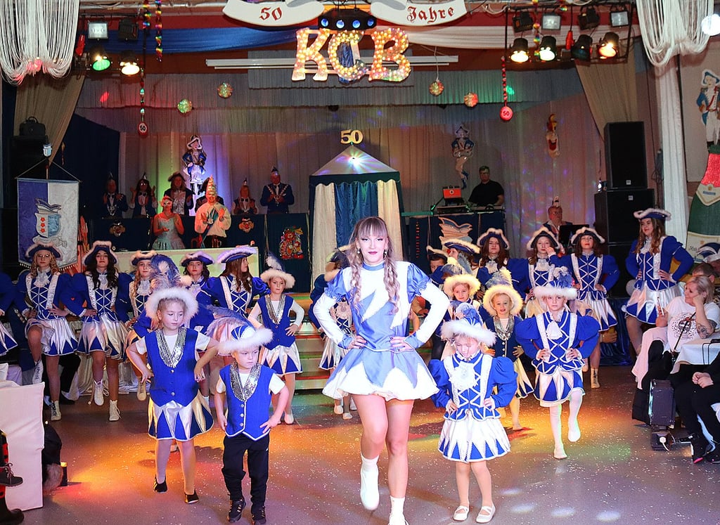 50 Jahre jung und immer noch närrisch – der Karnevalclub Biere feiert seine 50. Session. Hier die Prinzengarde in Aktion.
