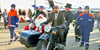 Familienadventsmarkt in Tangerhütte: 2020 fuhren Weihnachtsmann und Schornsteinfeger auf dem Motorrad von Musiker Philipp Hanke vor.