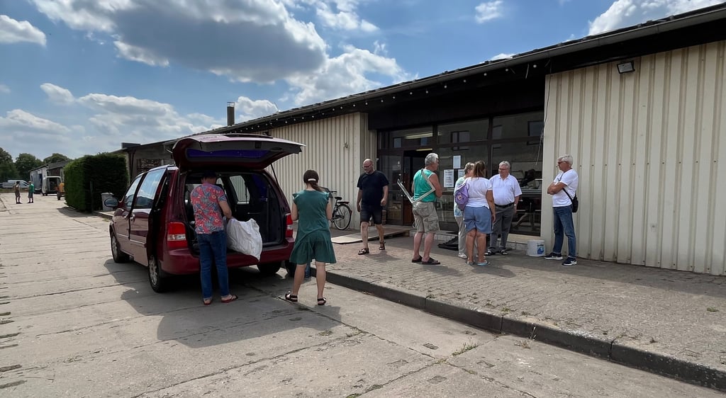 Das Möbel-Spendenlager für Ukraine-Flüchtlinge in Tangerhütte ist Anlaufstelle für Spender und Bedürftige. Die Nachfrage ist ungebrochen hoch.