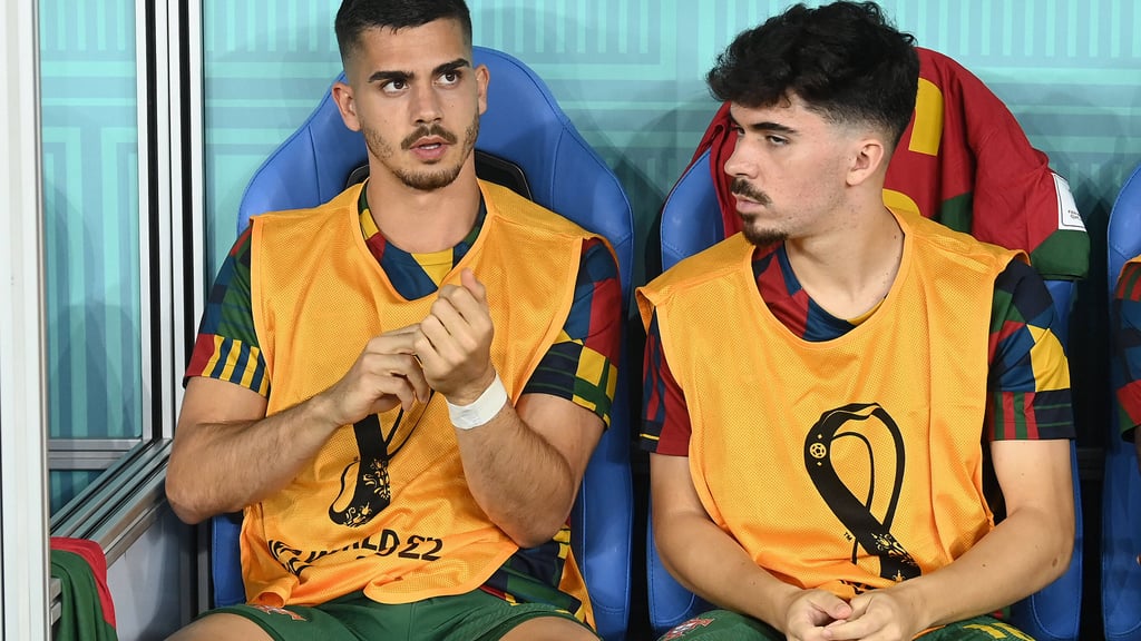 André Silva (l.) kam am ersten Spieltag der Gruppe H nicht zum Einsatz.