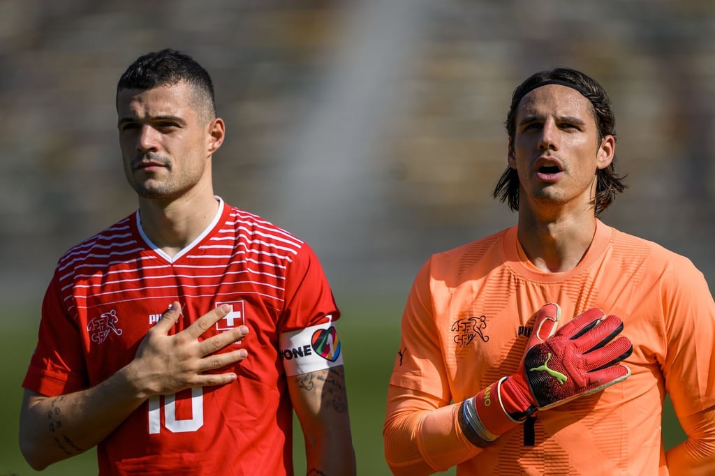 Die Schweiz setzt bei der WM unter anderem auf Gladbach-Torhüter Yann Sommer (r).