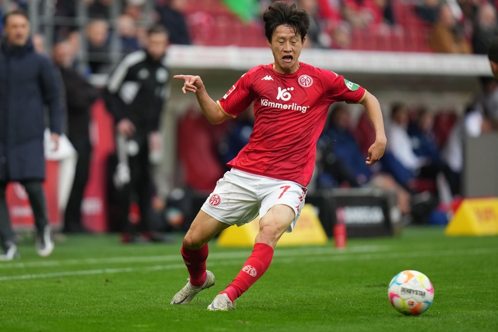 Der Mainzer Jae-Sung Lee spielt bei Südkorea von Beginn an.