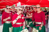 Der Marke verbunden: Diese Kundinnen aus Werl bei Dortmund hatten beim  diesjährigen Sekt-Tag in Freyburg ihre Kleidung  den Rotkäppchen-Farben angepasst.