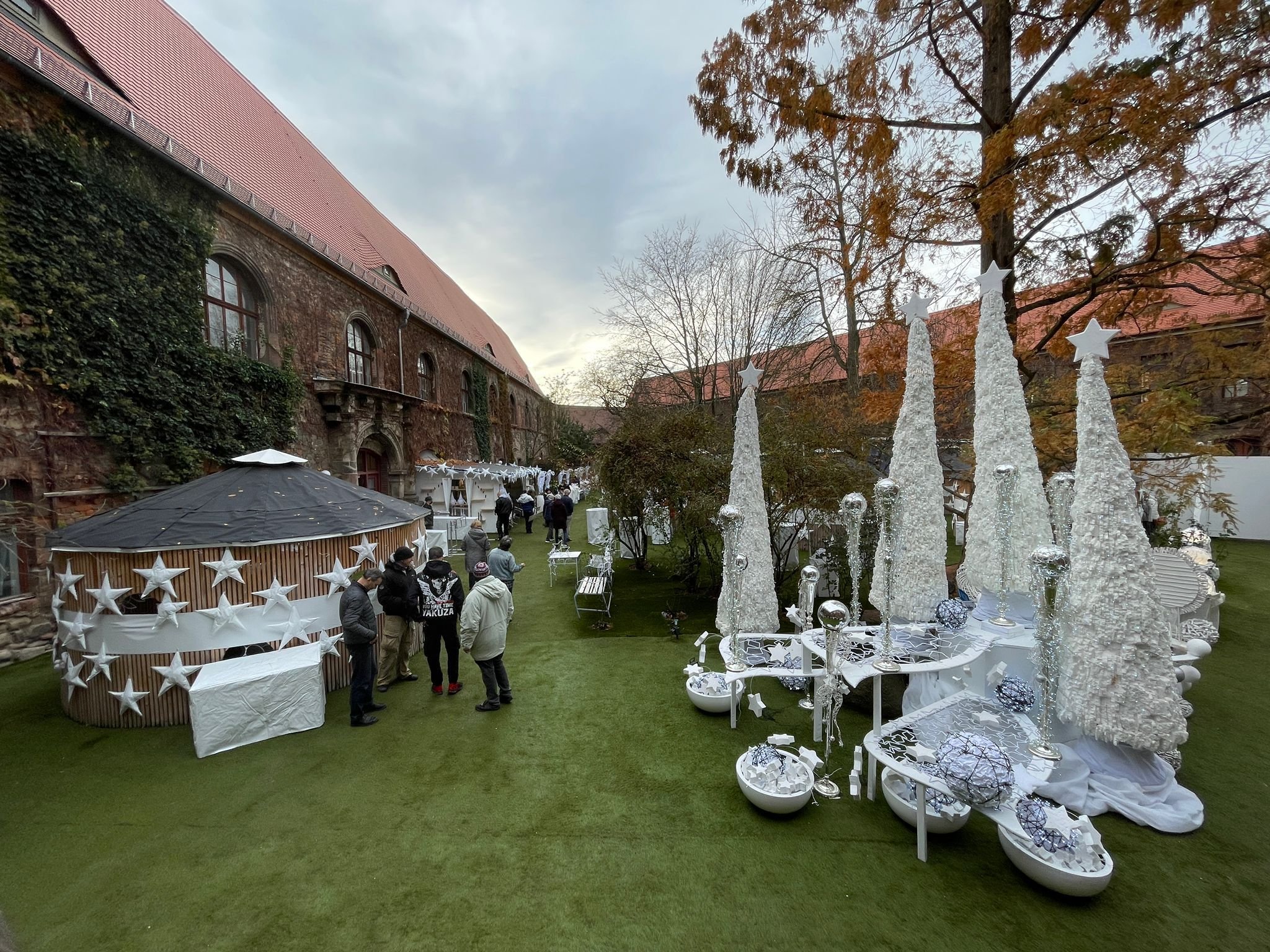 Adventszeit Neue Ausstellung In Der Neuen Residenz In Halle Eröffnet 