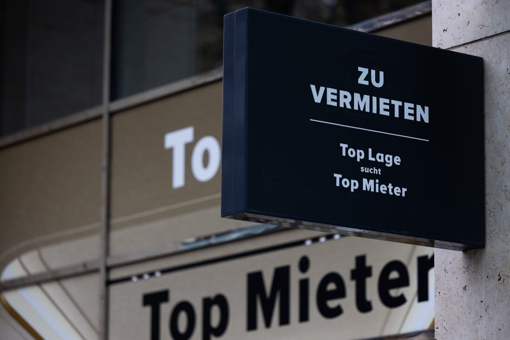 Eines von mehreren leer stehenden Ladenlokalen auf der Königsallee (KÖ) in Düsseldorf.