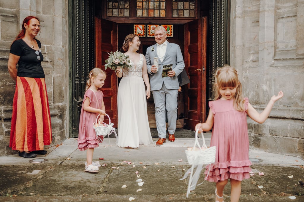 Die Hochzeit von Katharina Haftendorn-Fleischer und Patrick Fleischer mit Katharinas Nichte Hannah (rechts)
