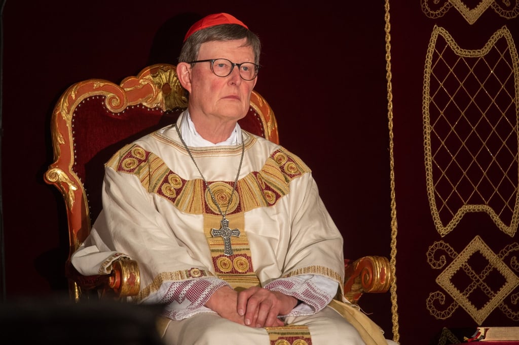 Rainer Maria Kardinal Woelki, Erzbischof von Köln, sitzt während eines morgendlichen Gottesdienstes im Dom zu Fulda.
