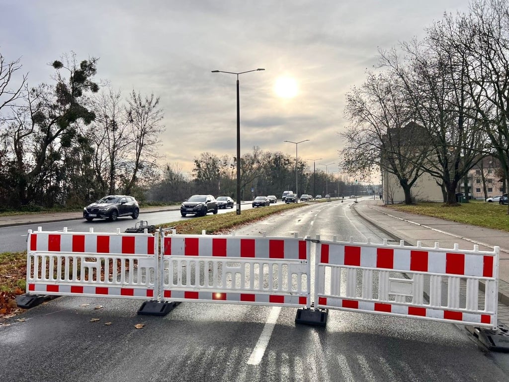 Die Helmut-Kohl-Straße in Dessau ist derzeit gesperrt.
