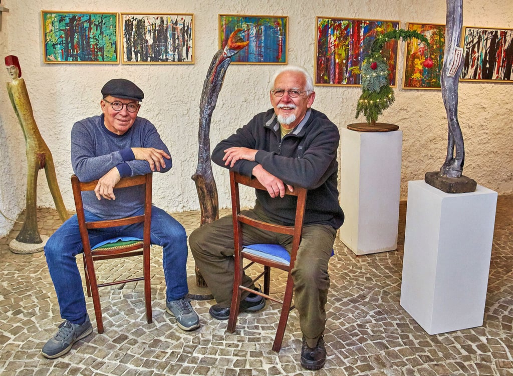 Eike Knaul (links) und Ulrich Tarlatt laden am Sonntag zur Eröffnung der 11. Winterausstellung ins „KrumbholzKunstKabinett“ ein.