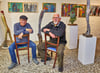 Eike Knaul (links) und Ulrich Tarlatt laden am Sonntag zur Eröffnung der 11. Winterausstellung ins „KrumbholzKunstKabinett“ ein. 