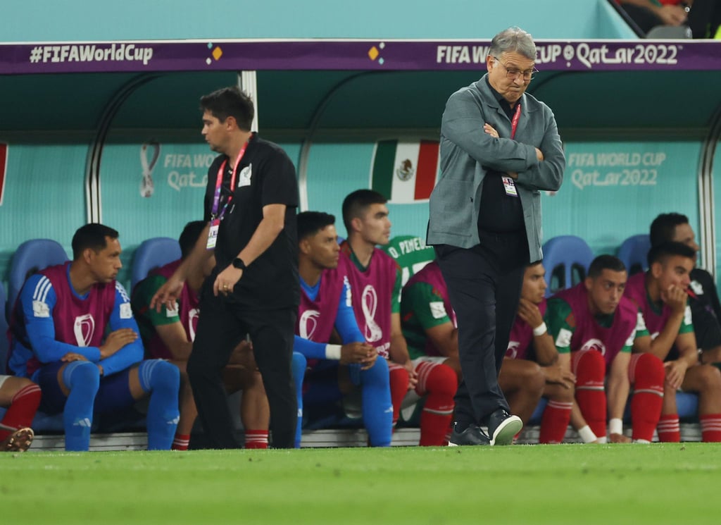 Mexikos Trainer Gerardo Martino verzieht am Spielfeldrand das Gesicht.