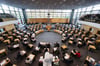 Thüringens Abgeordnete nehmen an einer Landtagssitzung teil.