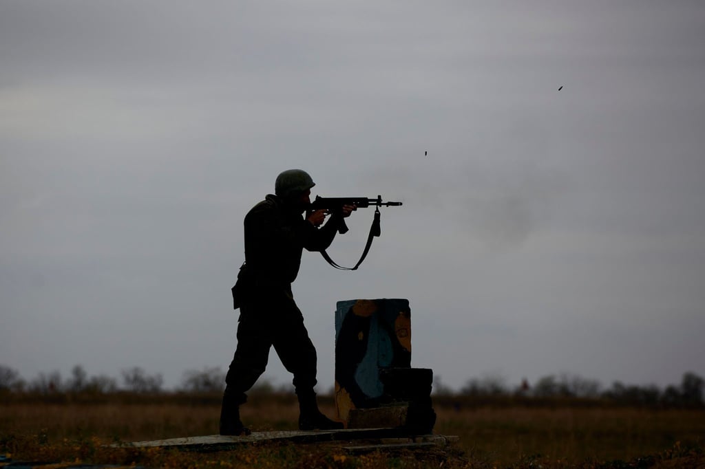 Ein russischer Rekrut während einer Schießübung in Stawropol.