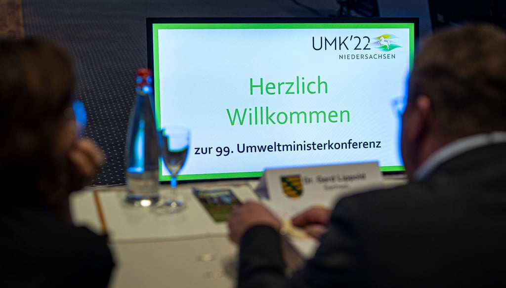 Politiker nehmen an der 99. Umweltministerkonferenz teil.