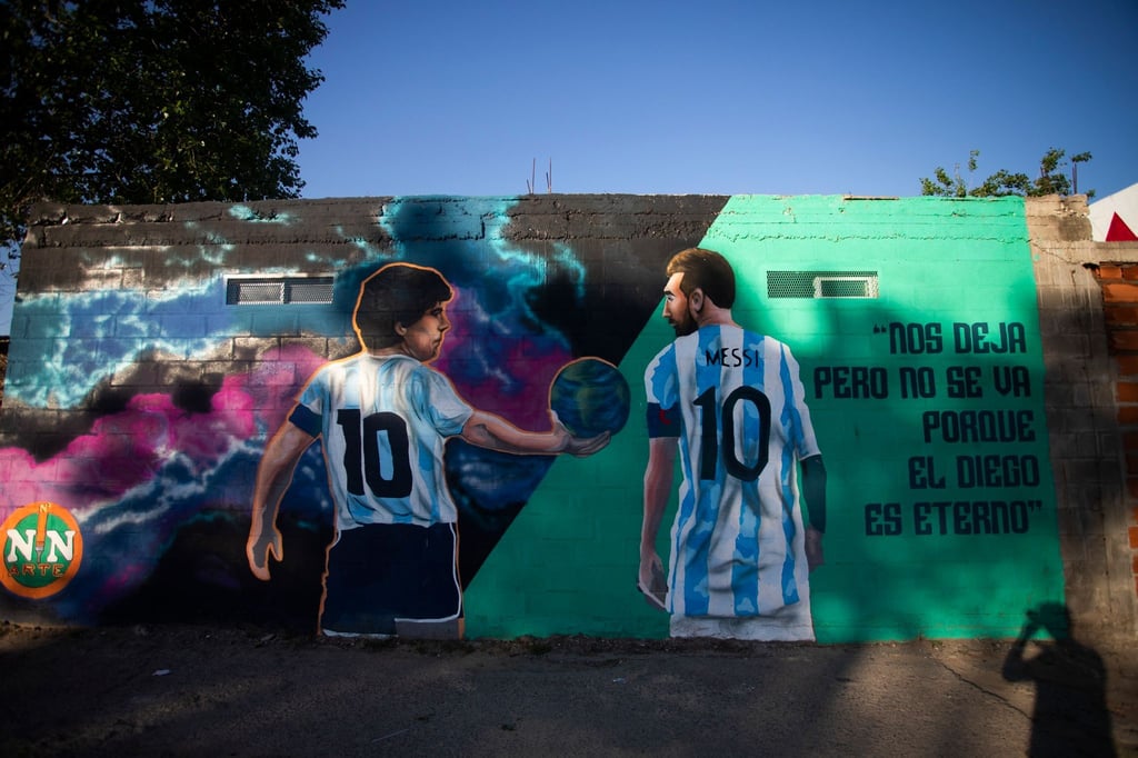 Maradona und Messi: Ein Gemälde mit den argentinischen Fußball-Helden.