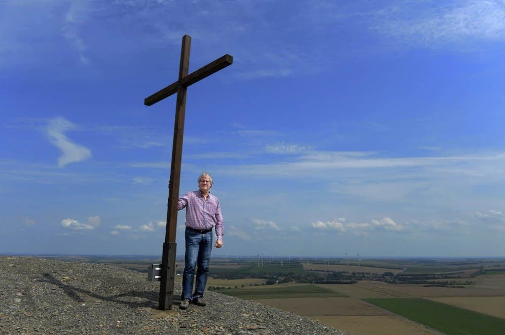 Jens Bullerjahn auf dem Gipfel der Thälmann-Halde im Mansfelder Land. Der Mansfelder war ein politisches Kraftpaket, das weder sich noch andere schonte. Jetzt ist der 60-Jährige verstorben.