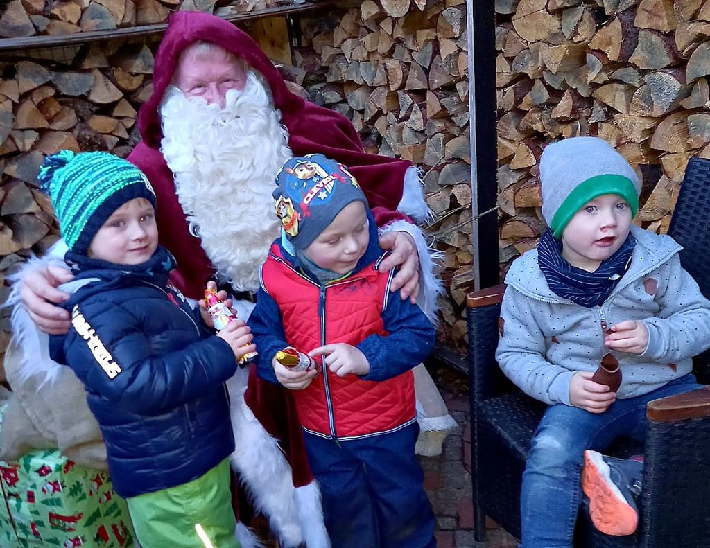 Der Weihnachtsmann hatte alle Hände voll zu tun.