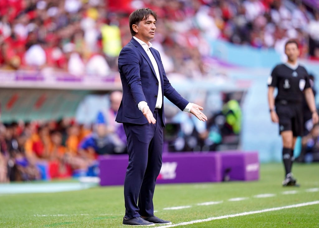 Kroatiens Trainer Zlatko Dalic steht am Spielfeldrand.