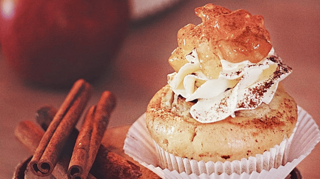 Nicht nur zur Adventszeit sind die kleinen Küchlein aus dem Café "Mademoiselle Cupcake" aus Magdeburg beliebt. Die Variante mit Äpfeln lässt sich leicht nachbacken.&nbsp;
