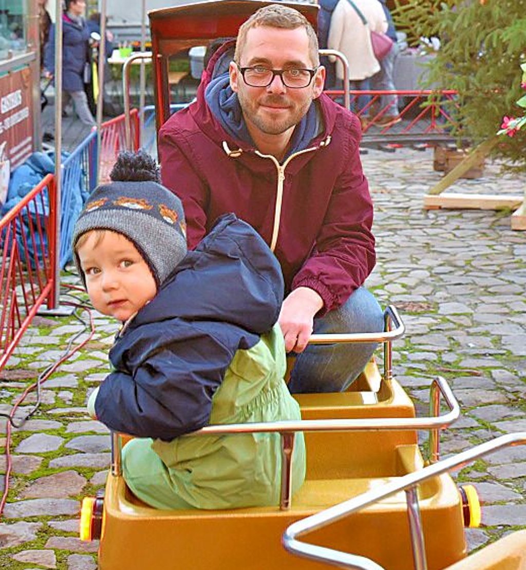 Die Mini-Eisenbahn auf Barbys Weihnachtsmarkt war auch für Papas gut.