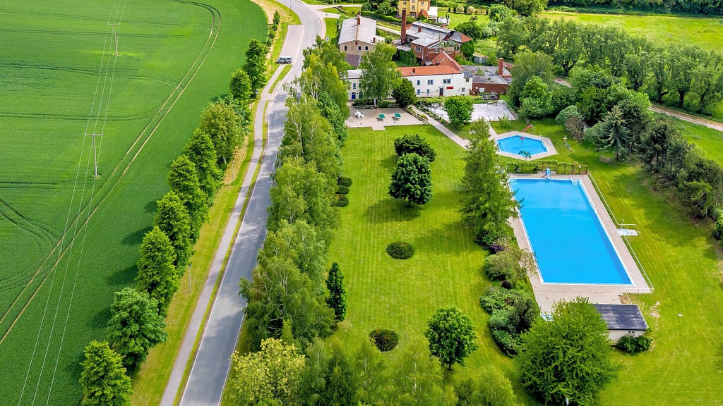 Auch Freibäder im Huy – hier das Sommerbad Eilenstedt – sowie in Rohrsheim und Hessen wurden bislang von der DLRG Wernigerode betreut. Nach der Kündigung der Verträge ist fraglich, wie es nun in der kommenden Badesaison weitergehen wird.