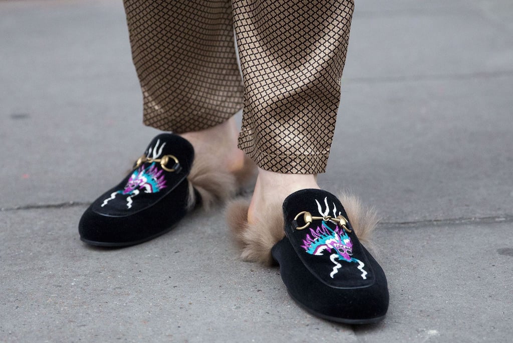 Der spanische Fußballspieler Bellerin trägt während der Fashion Week Schuhe von Gucci.