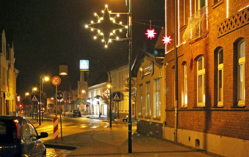 Innenstadtbeleuchtung in der Adventszeit in Tangerhütte.