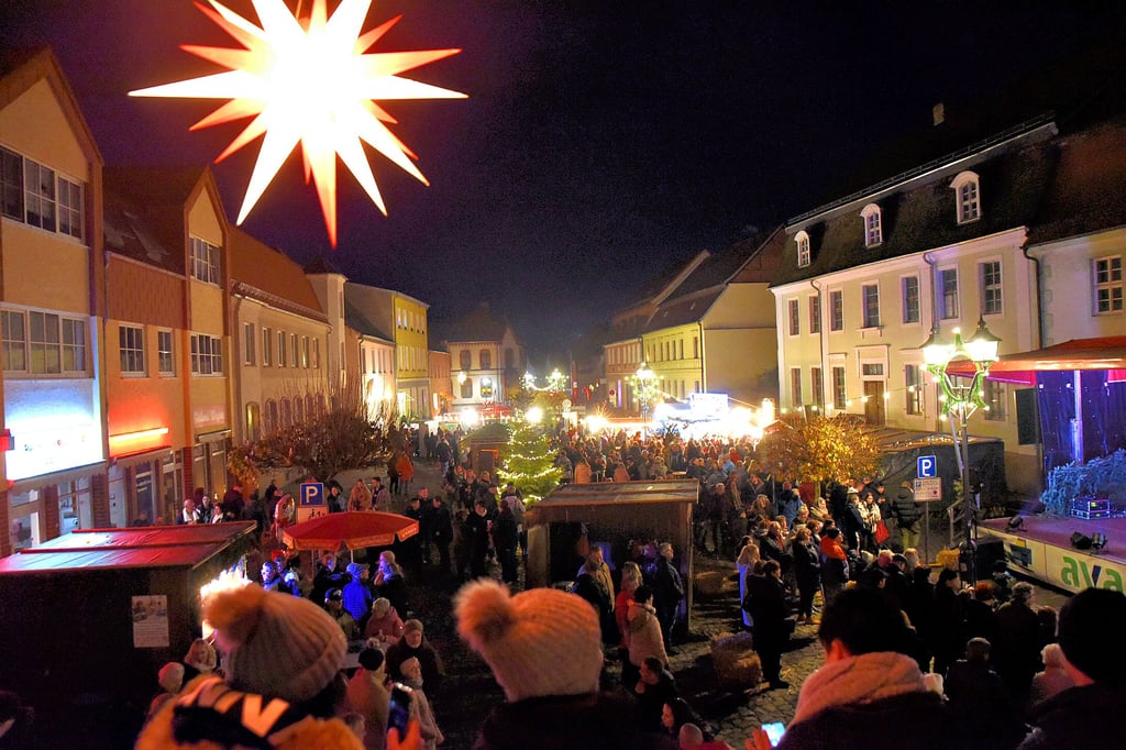Besonders als das Duo Febbraio stimmgewaltig sang, überzog den Marktplatz von Barby eine ganz besondere Stimmung.