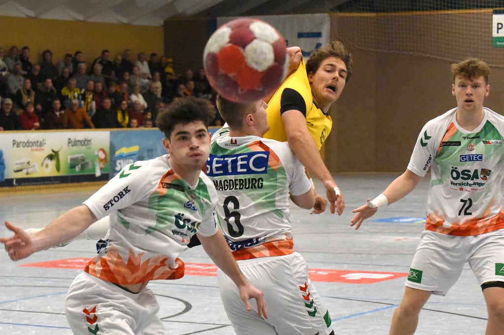 Der überragende Julian Schulze (gelbes Trikot) steuerte acht Treffer zum Punktgewinn bei.