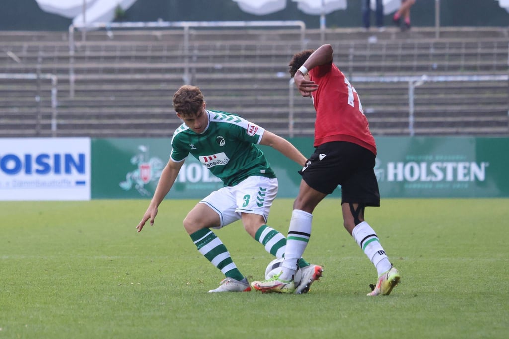 Hannovers Momuluh (re) ist bei RB Leipzig wohl doch kein Thema.