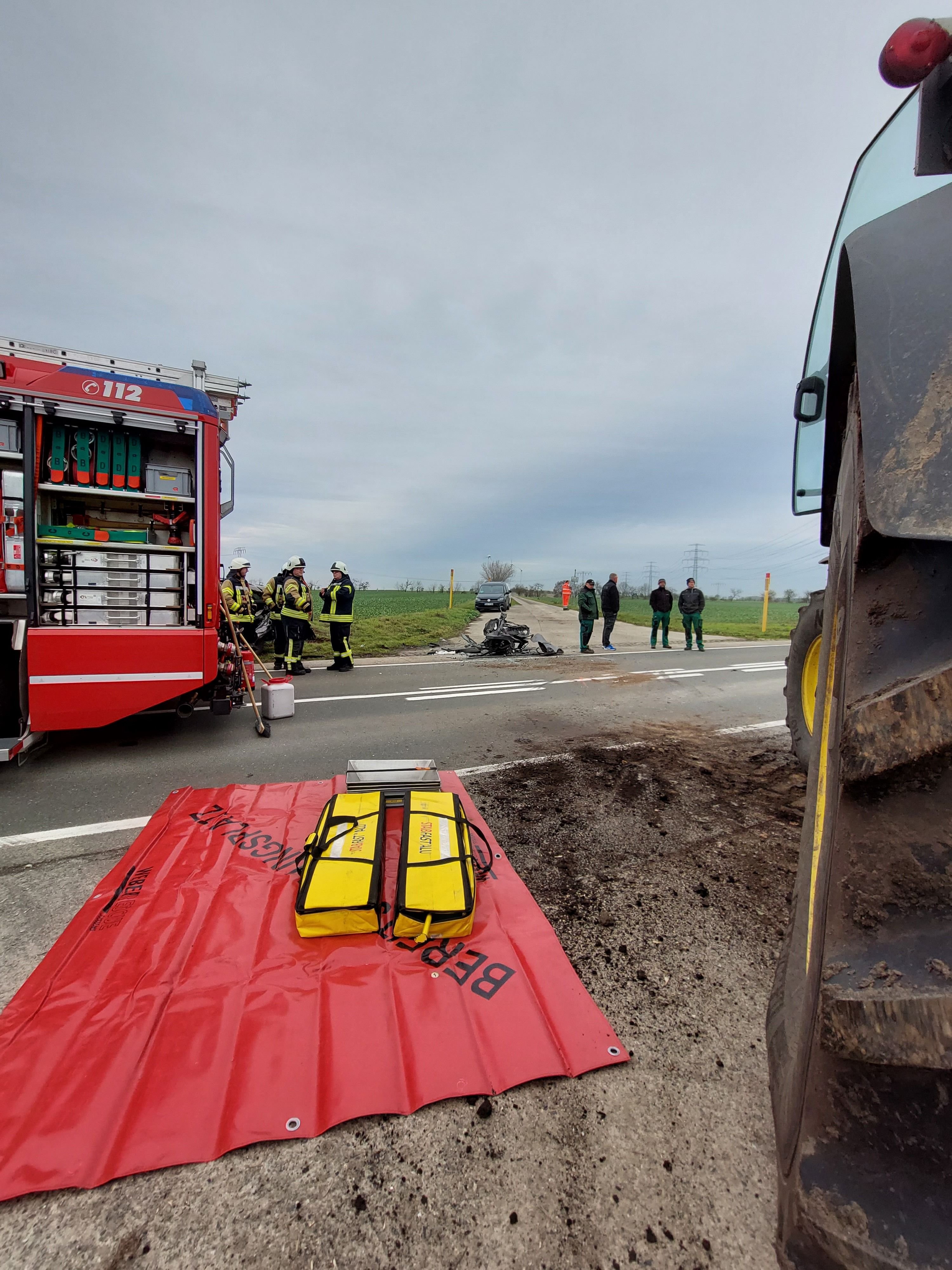 Tödlicher Verkehrsunfall: Salzland: Autofahrer Stirbt Nach Unfall Mit ...