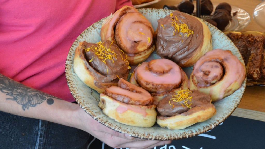 Für die veganen Zimtschnecken aus dem Lokal "Botanica" aus Magdeburg gibt es viele verschiedene Varianten.