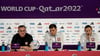 Polens Trainer Czeslaw Michniewicz (l-r), Torwart Wojciech Szczesny und Grzegorz Krychowiak bei einer Pressekonferenz in Doha.