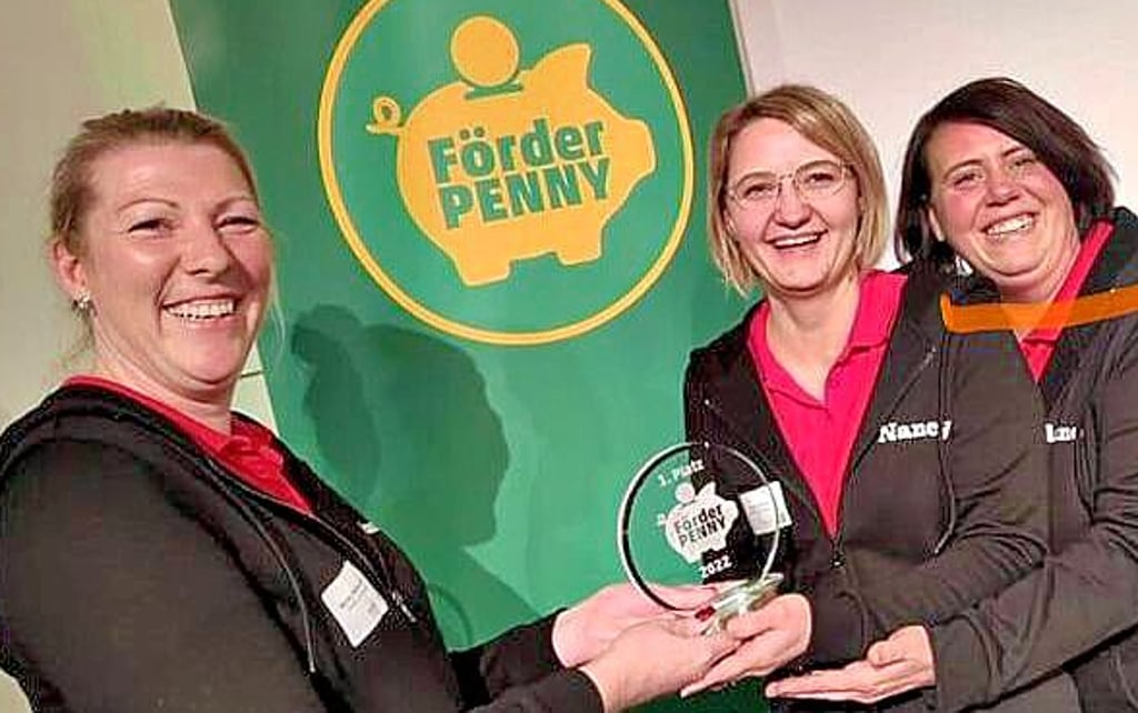 Mandy Meissner-Weder, Nancy Gorille und Anne-Katrin Mittag vom Jukidz-Vorstand mit dem 1. Preis.