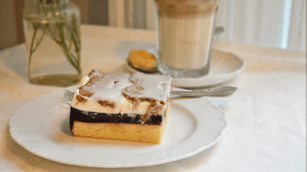 Im Winter gehört der Spekulatiuskuchen zum Repertoire des Café "Herzstück". Mit einfachen Zutaten ist er in der Adventszeit schnell nachzubacken.