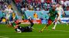 Kameruns Eric Maxim Choupo-Moting (2.v.r.) trifft zum 3:3 gegen Serbien.