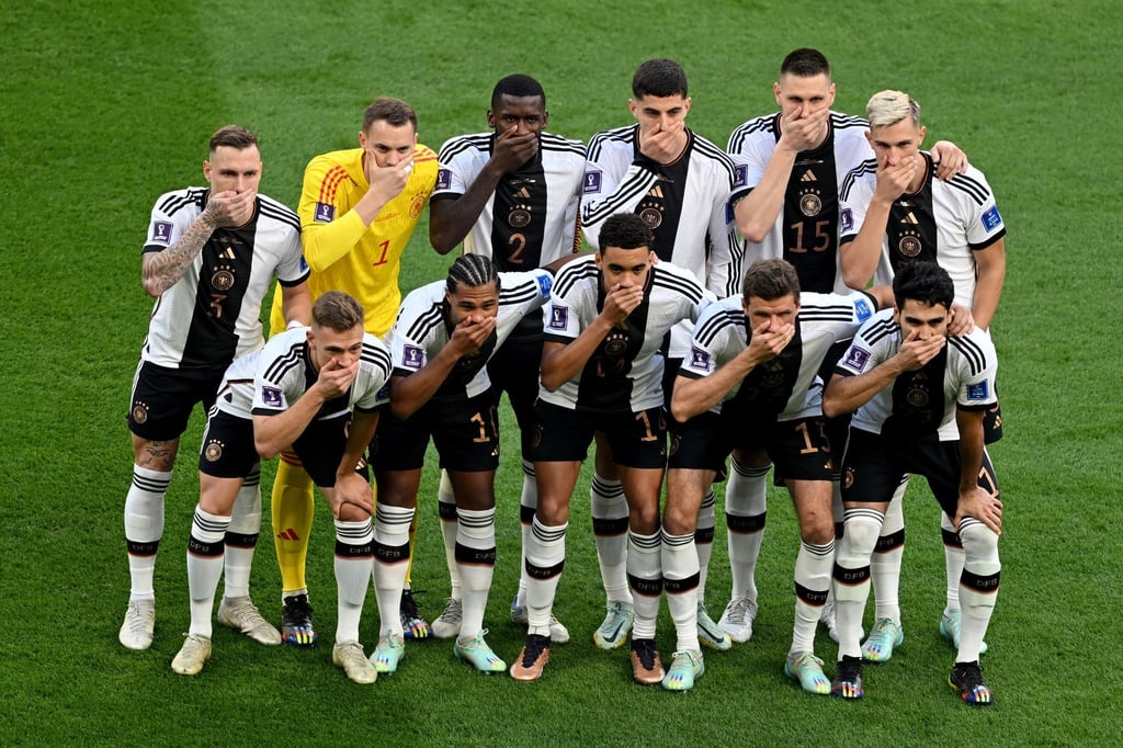 Die deutsche Fußball-Mannschaft setzte vor dem Spiel gegen Japan ein Zeichen.