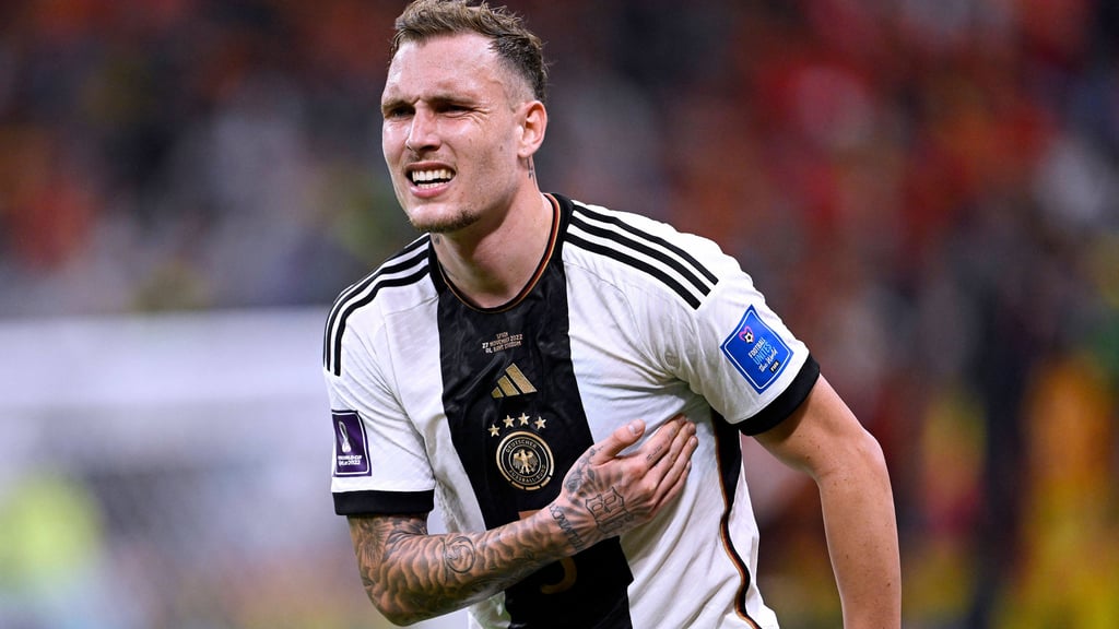 David Raum musste mit Rippenproblemen vom Feld.