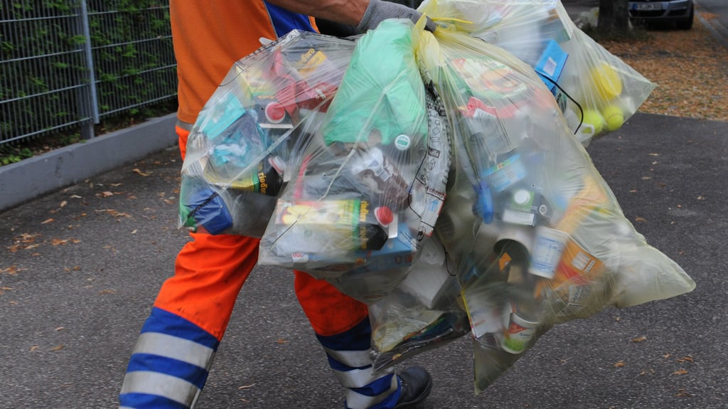 Leichtverpackungen werden im Landkreis Anhalt-Bitterfeld meist in Gelben Säcken eingesammelt und abtransportiert.
